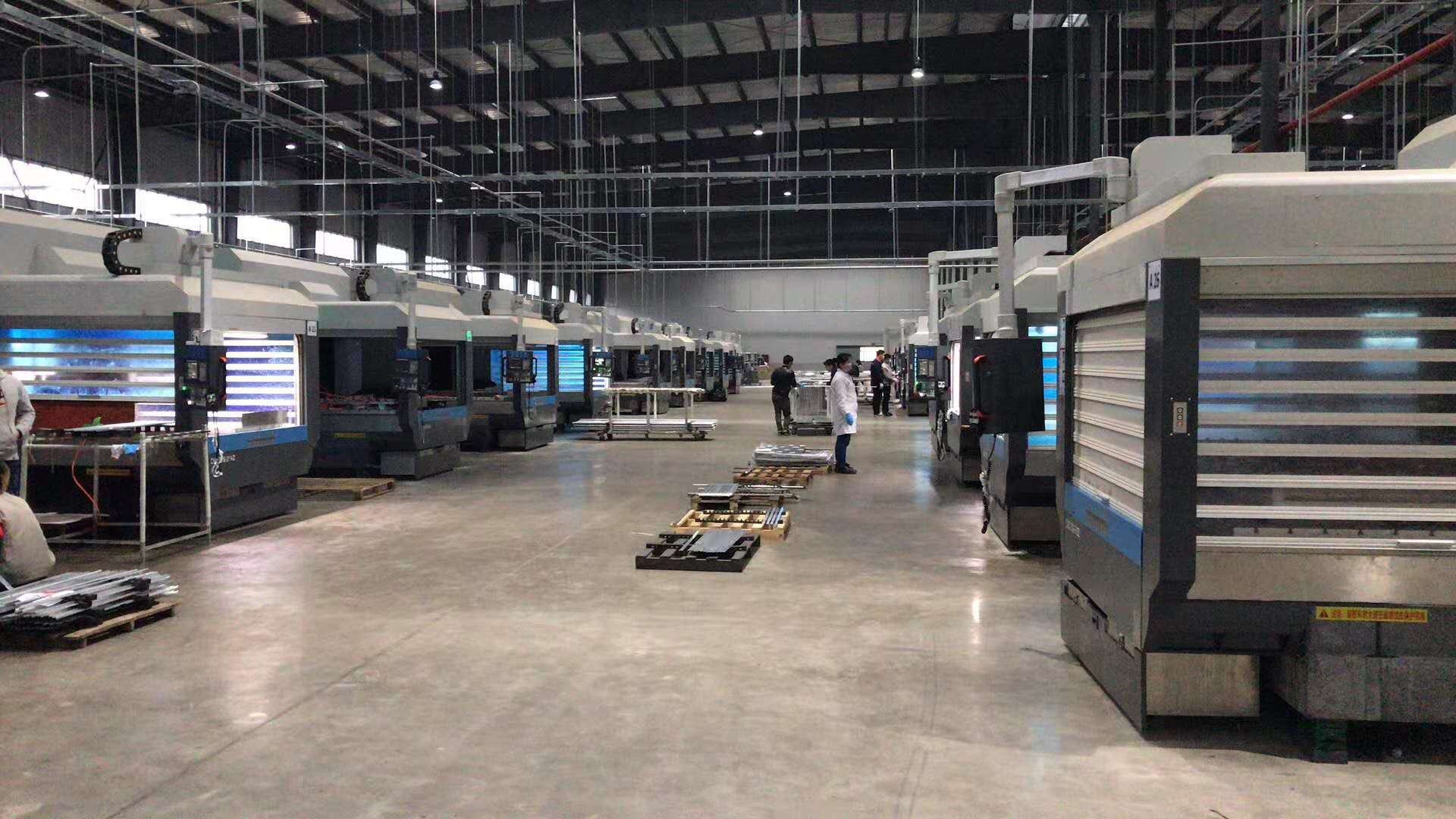 深圳精雕/大型非標精雕機出貨50臺，售后人員已調(diào)試到位，客戶已經(jīng)順利生產(chǎn)了。